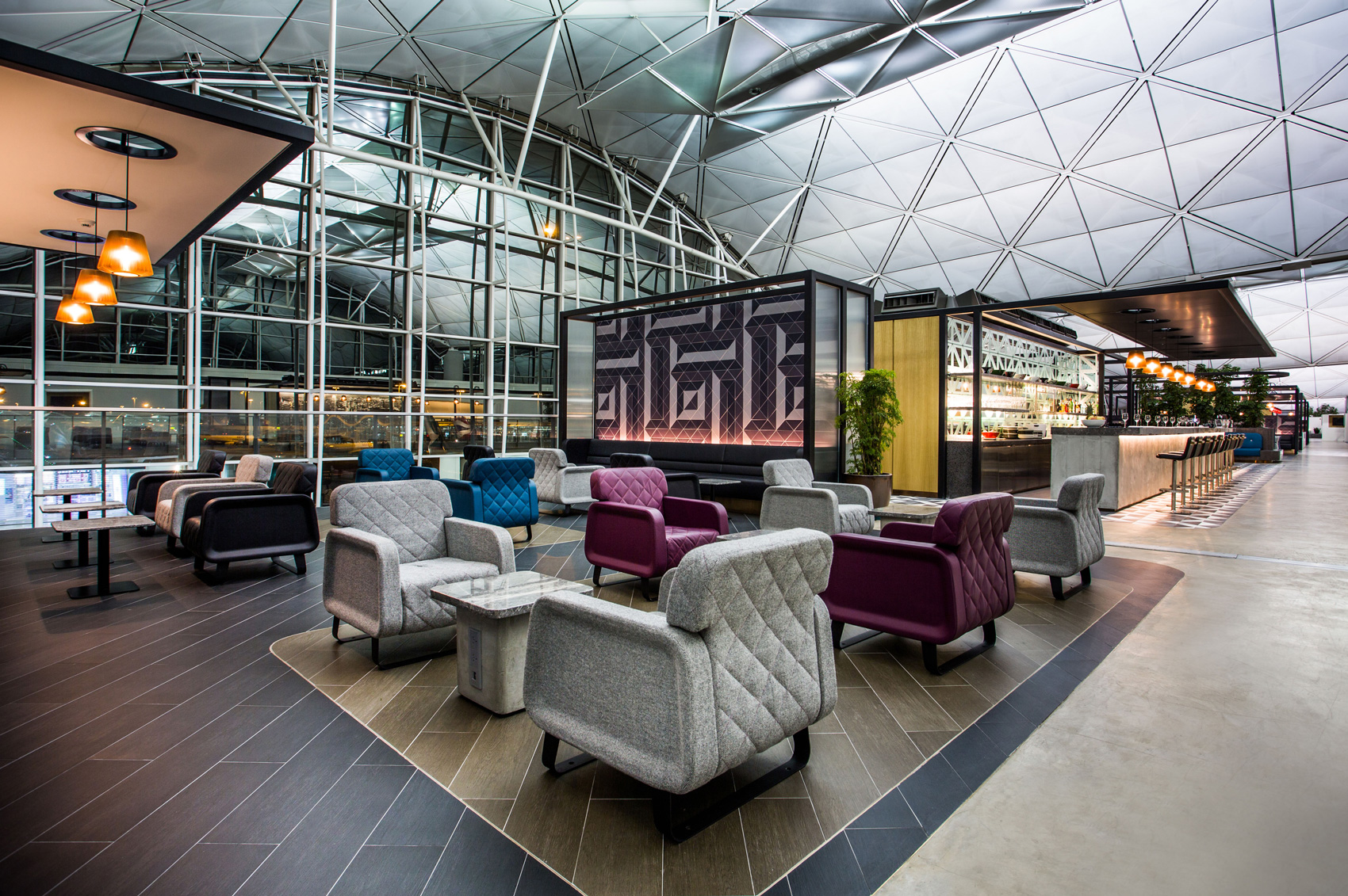 Qantas Lounge HongLong 01