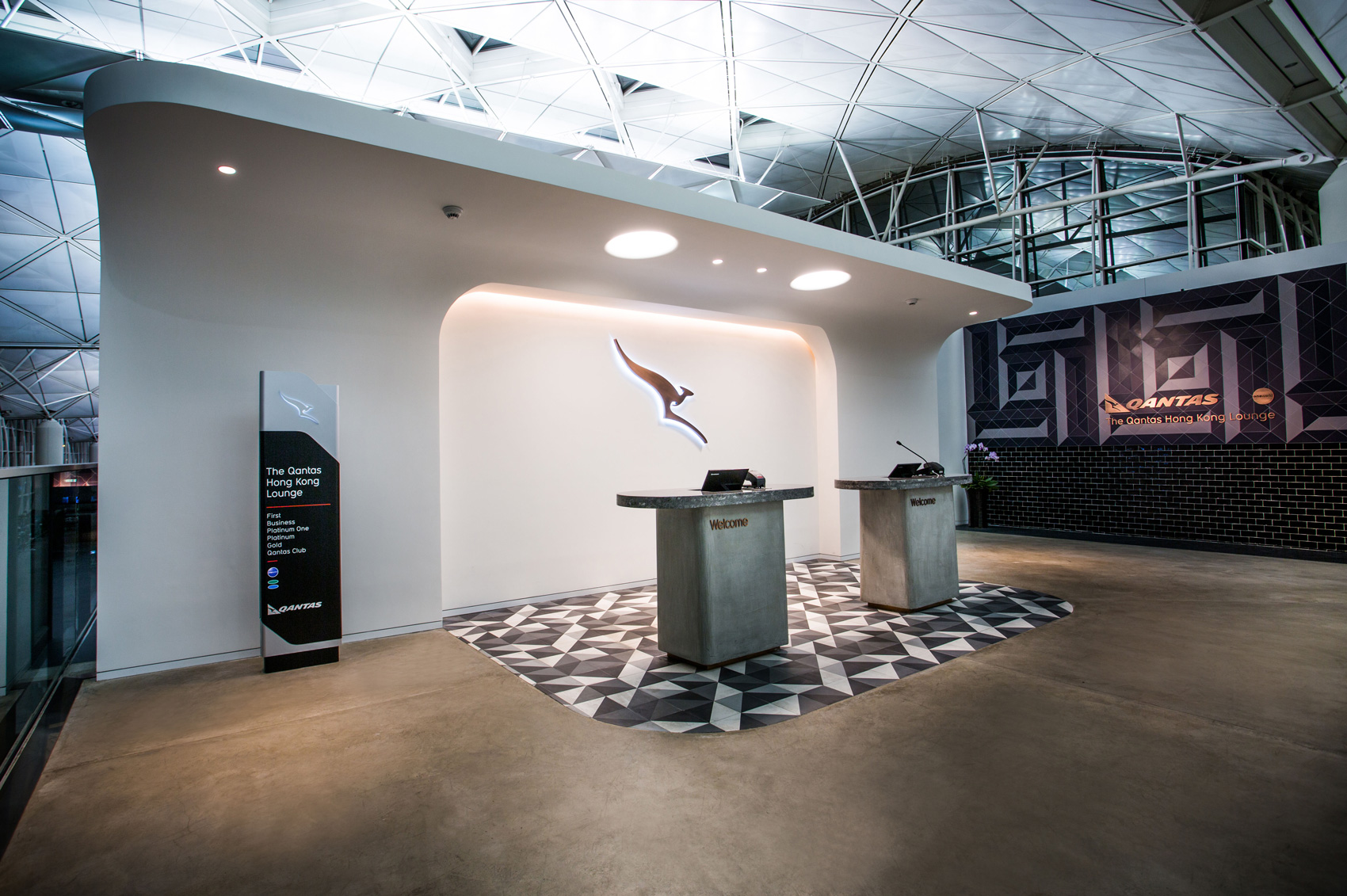 Qantas Lounge HongLong 02