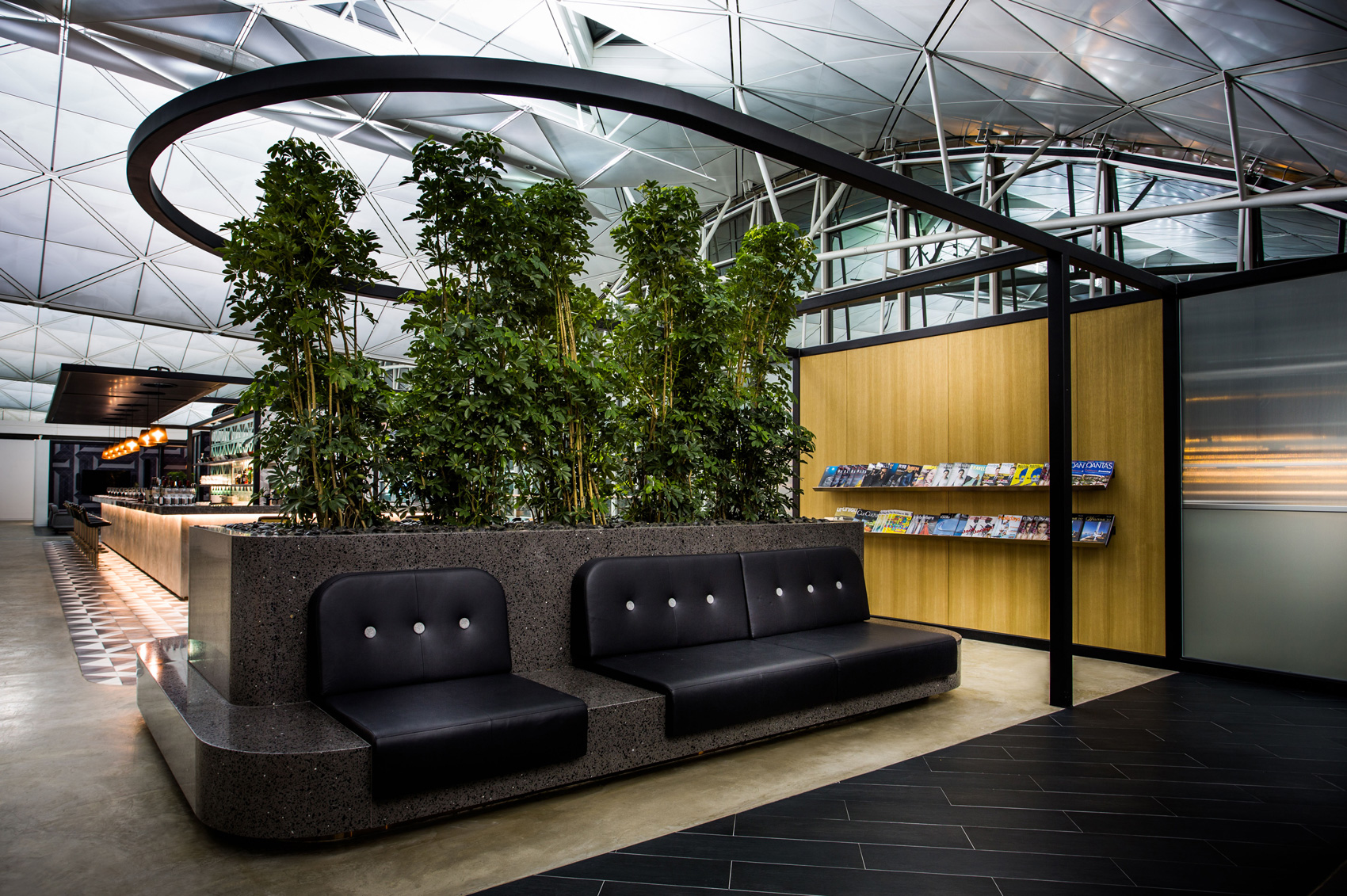Qantas Lounge HongLong 05