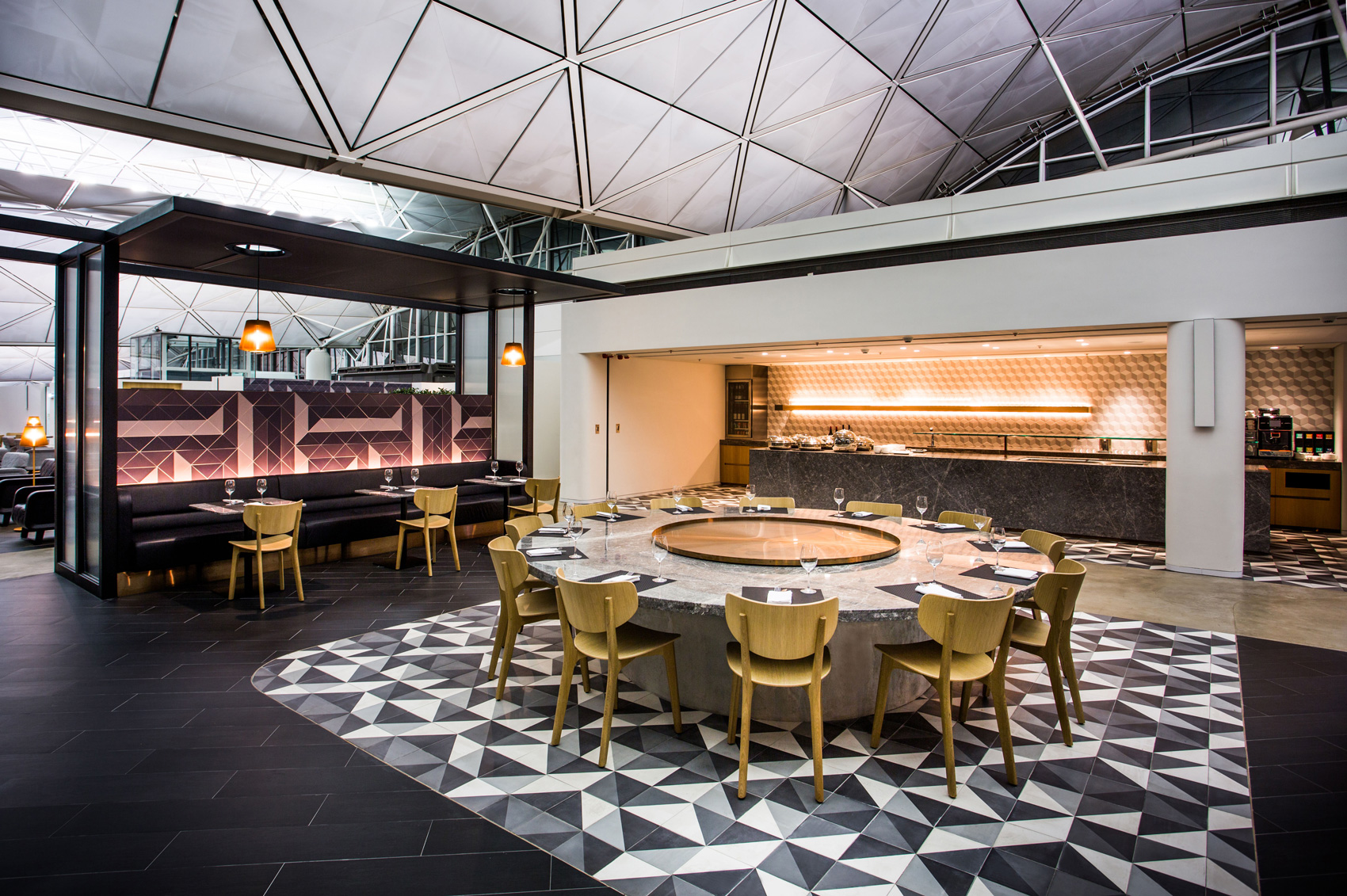 Qantas Lounge HongLong 06