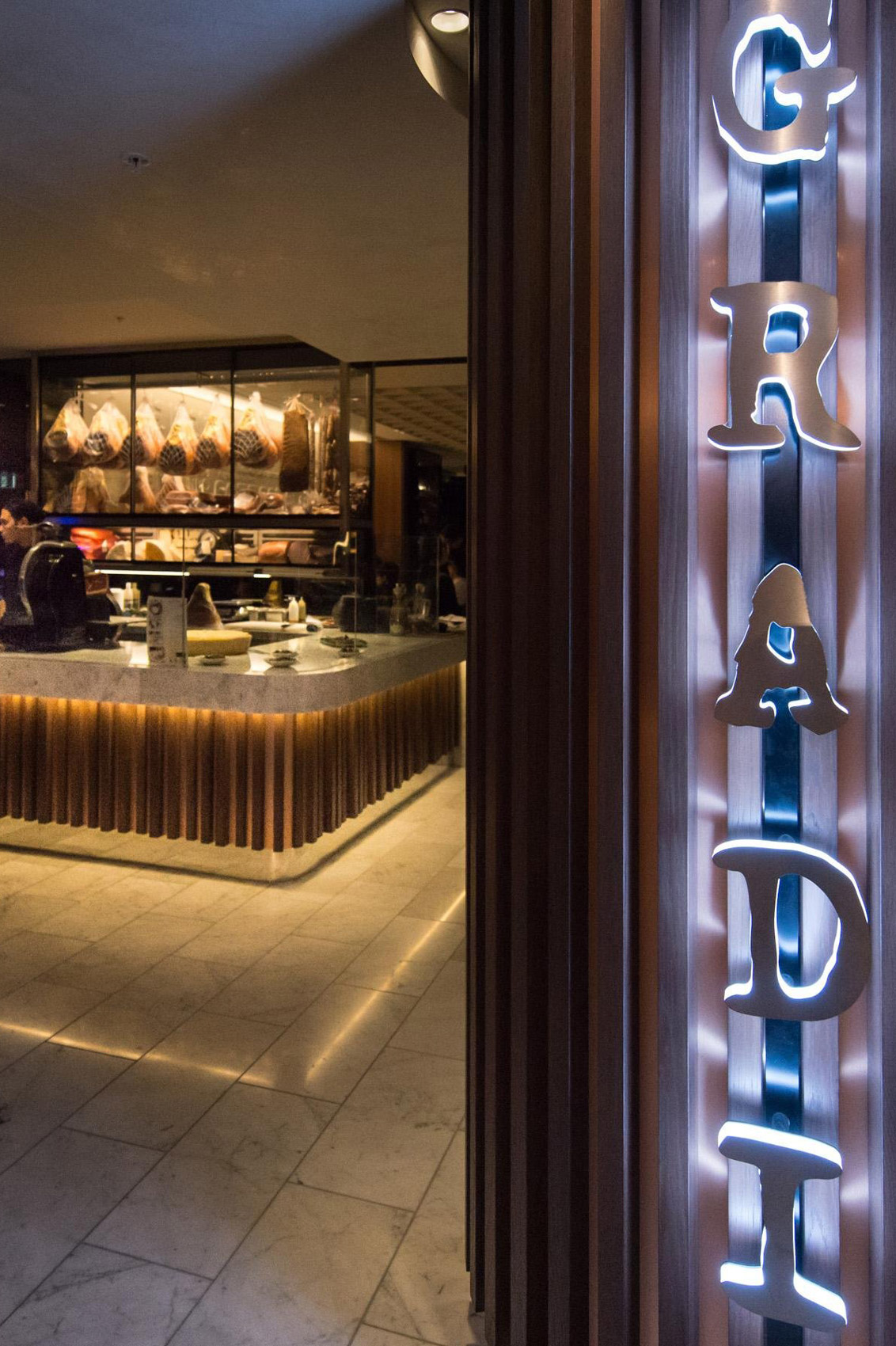 Gradi Crown Sign